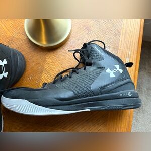 Size 14 Under Armour basketball shoes